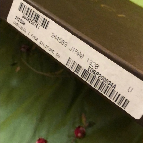 - Authentic Gucci ipad2 Silicone GG cover - Picture 6 of 6